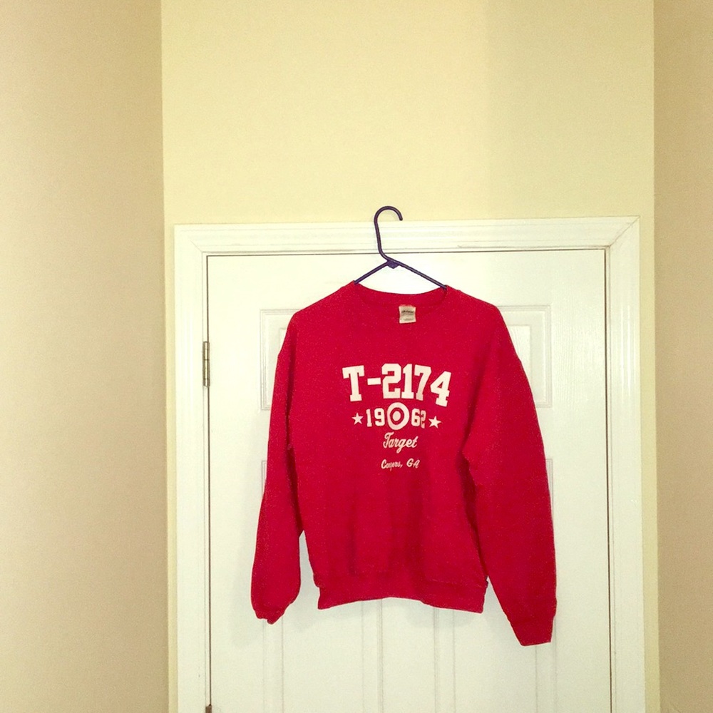 Am selling this very very nice sweat shirt😃❤️